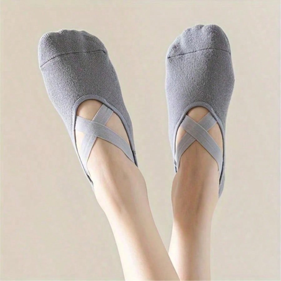 Anti-slip silicone sole yoga s - مراجعة Pilates Is Yoga وسعره