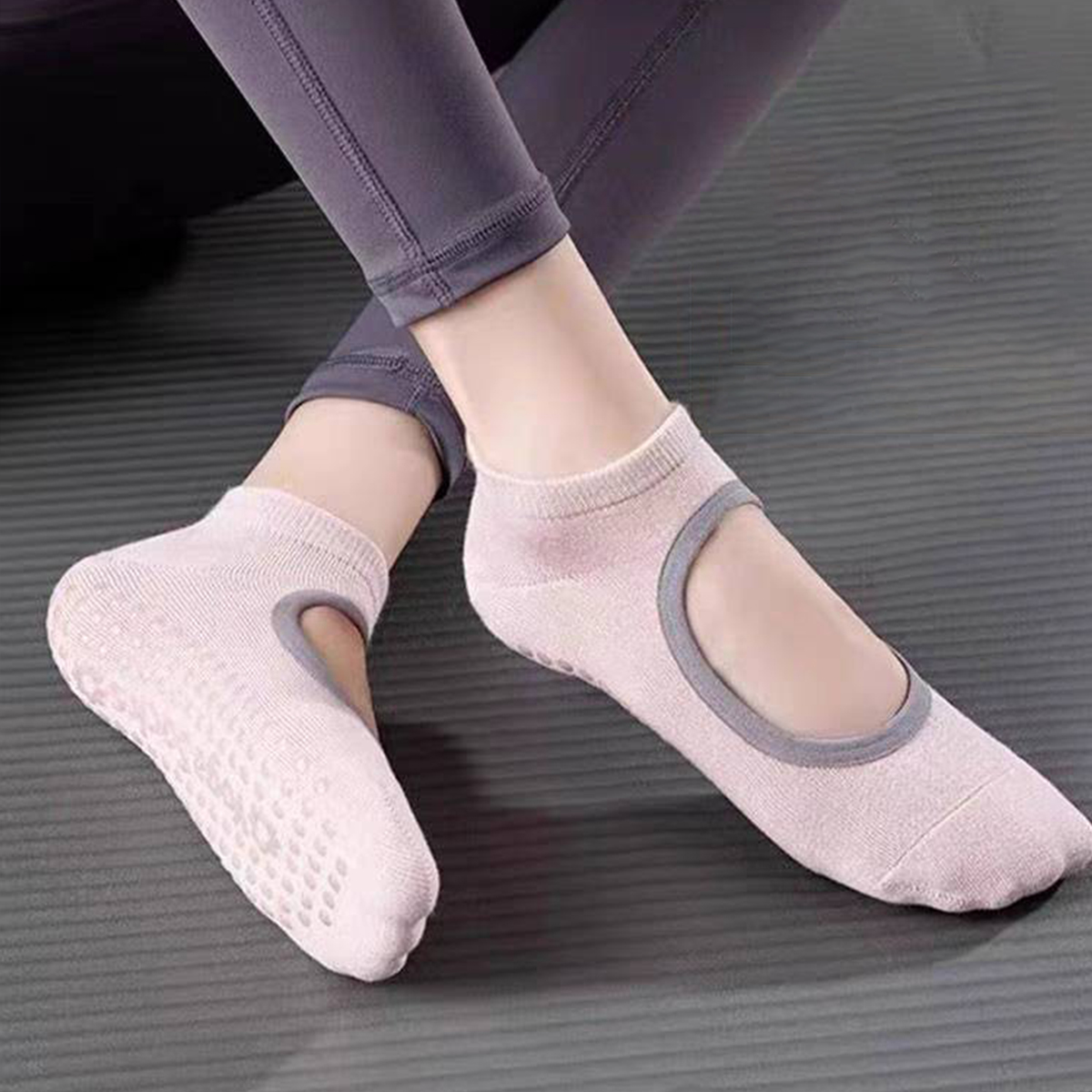 Non-Slip Yoga Socks for Women  - مراجعة Pilates Is Yoga وسعره